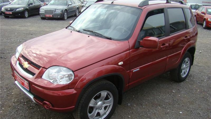 Chevrolet Niva 2005 вишнёвая