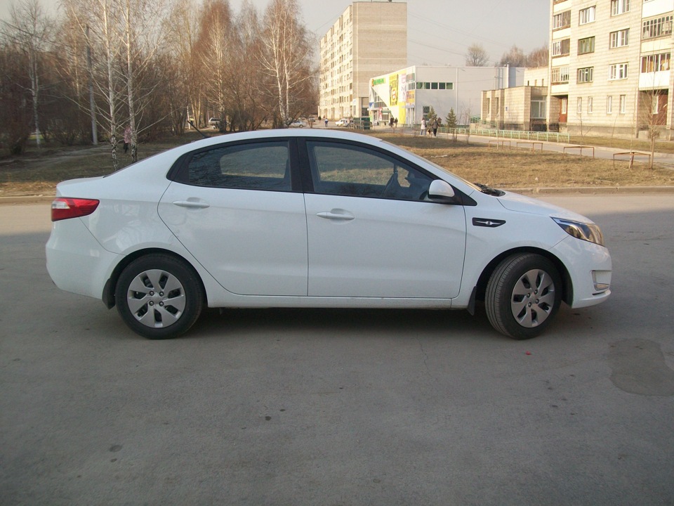 Kia Rio 2013 белая