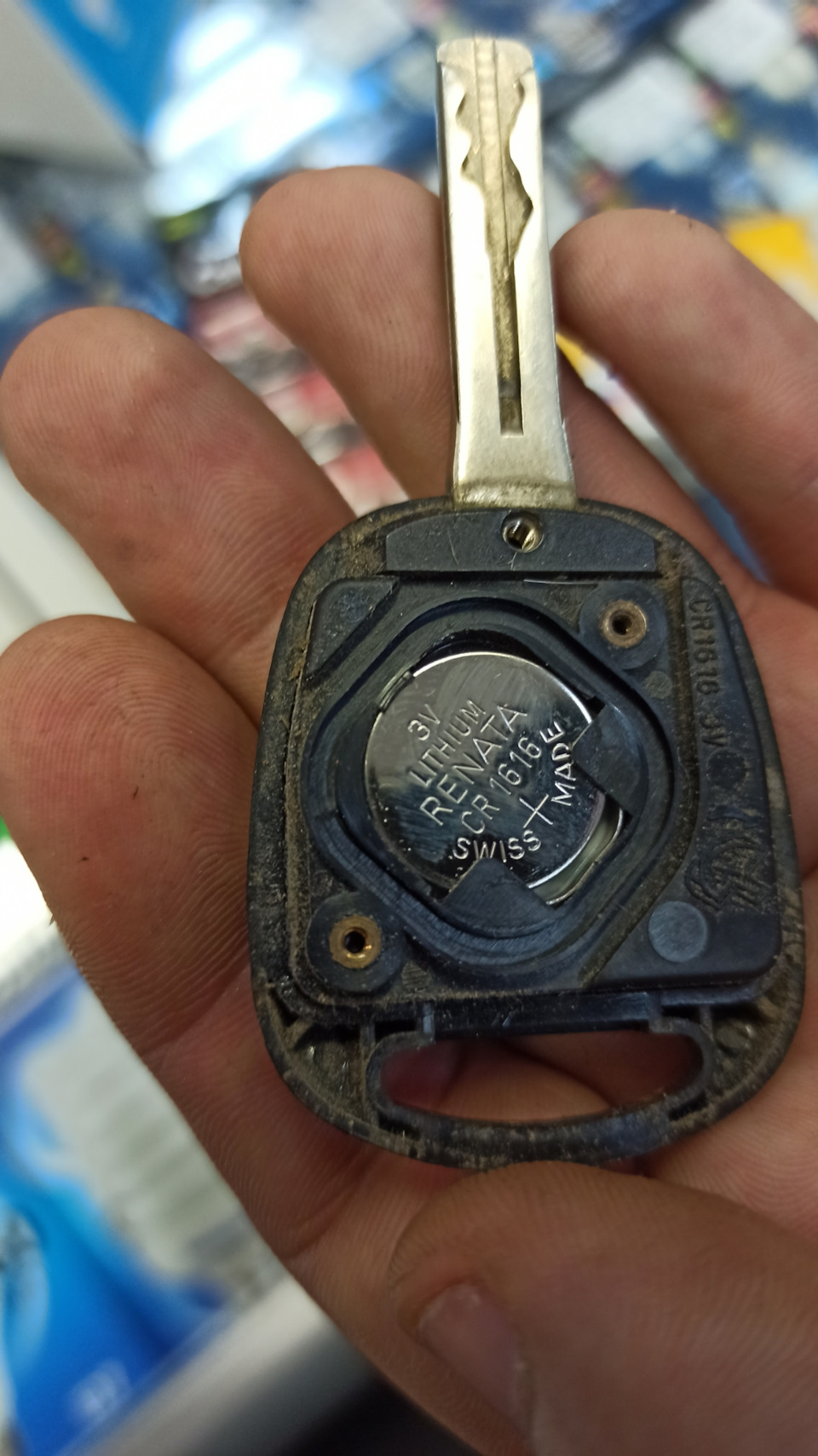 Батарейка в брелке — Lexus LX (UZJ100), 4,7 л., 2002 года | просто так ...