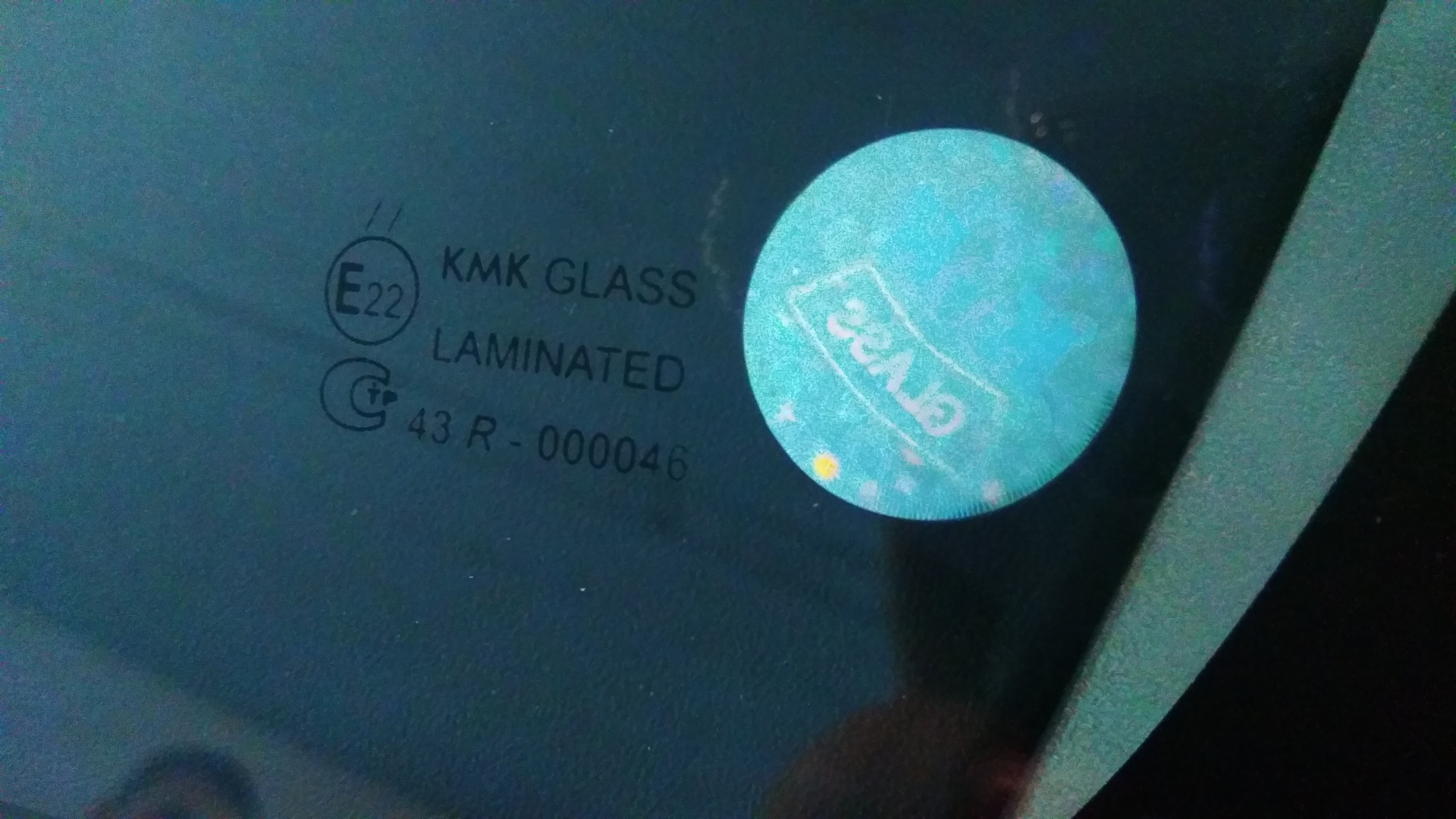 Стекло кмк производитель. KMK Glass лобовое стекло. KMK Glass лобовое стекло 2110. Маркировка лобового стекла ВАЗ 2112. Лобовое стекло КМК маркировка.