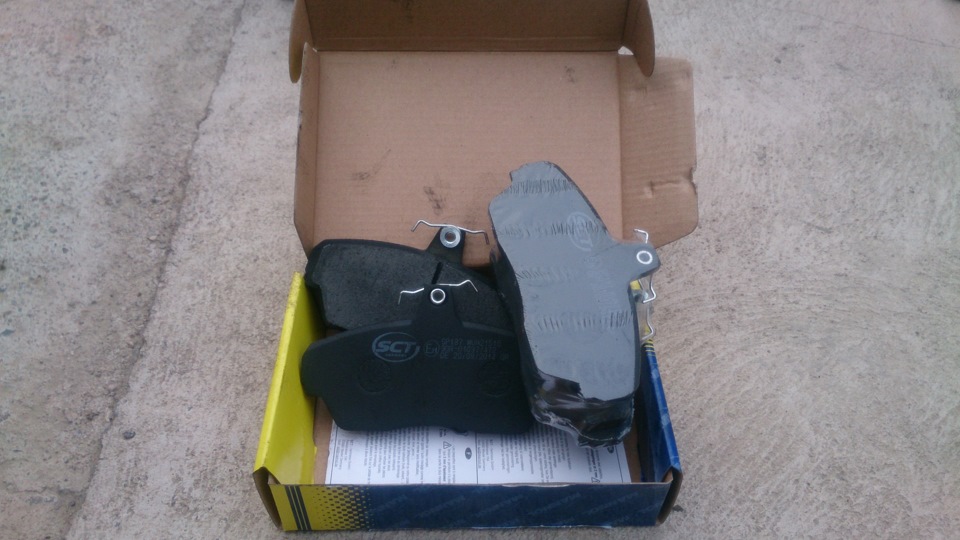 Замена тормозных колодок — ГАЗ 3110, 2,4 л, 1999 года | своими руками ...