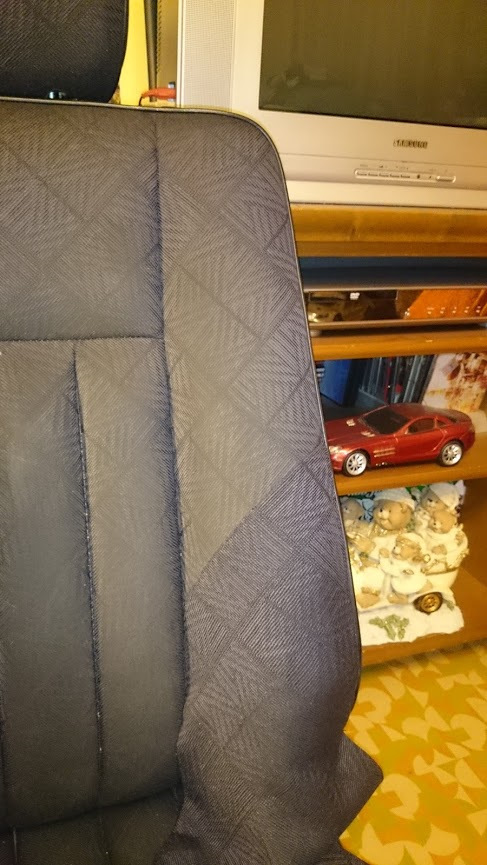 Пока получается неплохо, только очевидна разница между стиранной тканью и нечищенным сиденьем. После химчистки сравняется — Mercedes-Benz E-Class (W124)