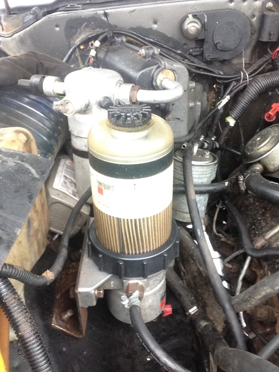 На заднем плане виден фильтр который стоял…серенький)))) — Chevrolet Suburban (8G)