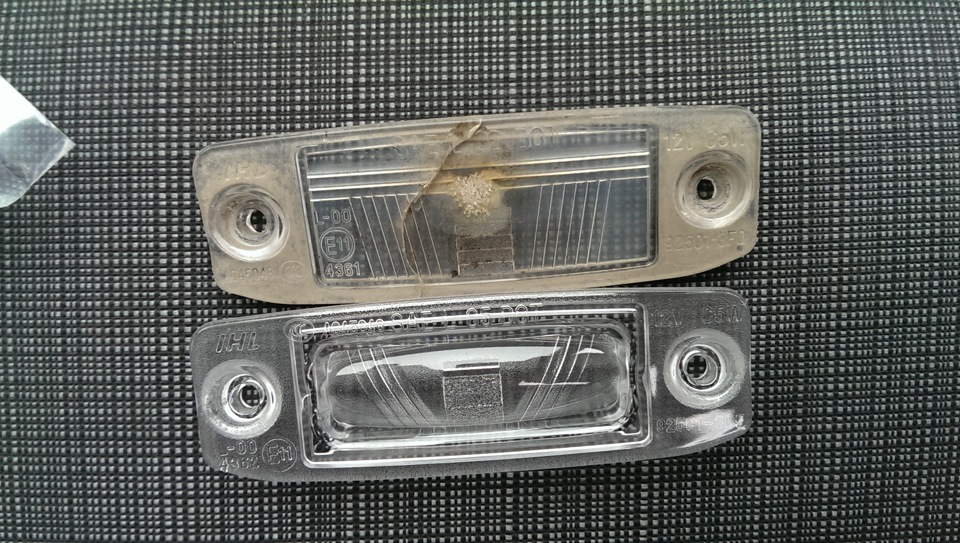 Плафон камри 50 плафон подсветки номера. 1h5 943 167. Подсветка заднего номера киа sportage 3. Плафон освещения номерного знака камри 50. Фонарь подсветки номерного знака хендай туксон 4.