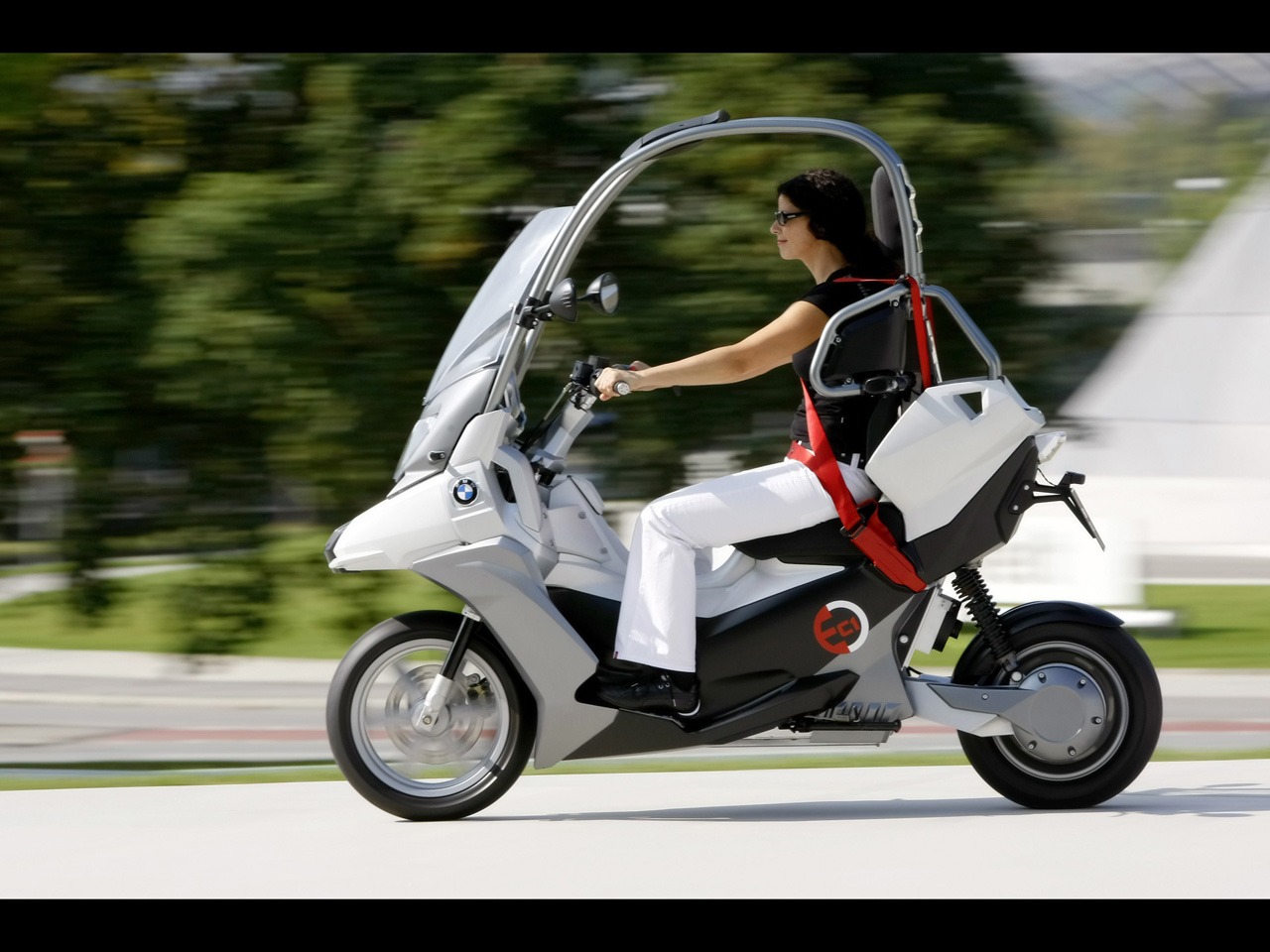 Scooter c80. Электроскутер. Скутер машина. Скутер БМВ старый. BMW c1.