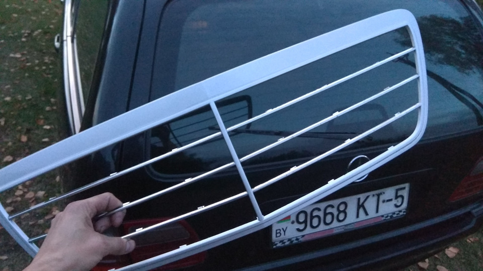 Решетка радиатора — Mercedes-Benz E-class (W210), 2,2 л, 2001 года ...