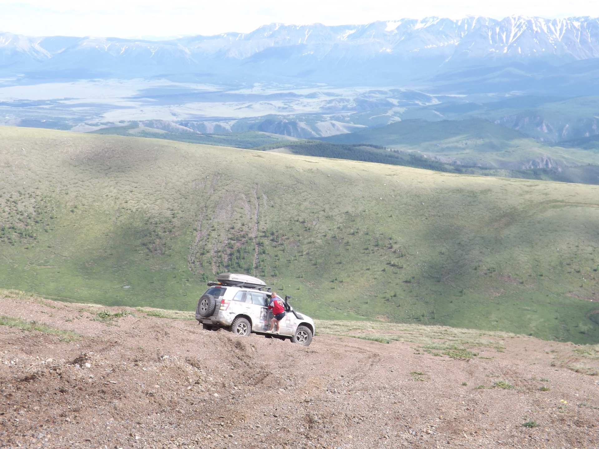 Акташский ретранслятор на машине. Ретранслятор горный алтай акташ дорога. Акташский ретранслятор подъем. Дорога на акташский ретранслятор. Акташский ретранслятор горный алтай.