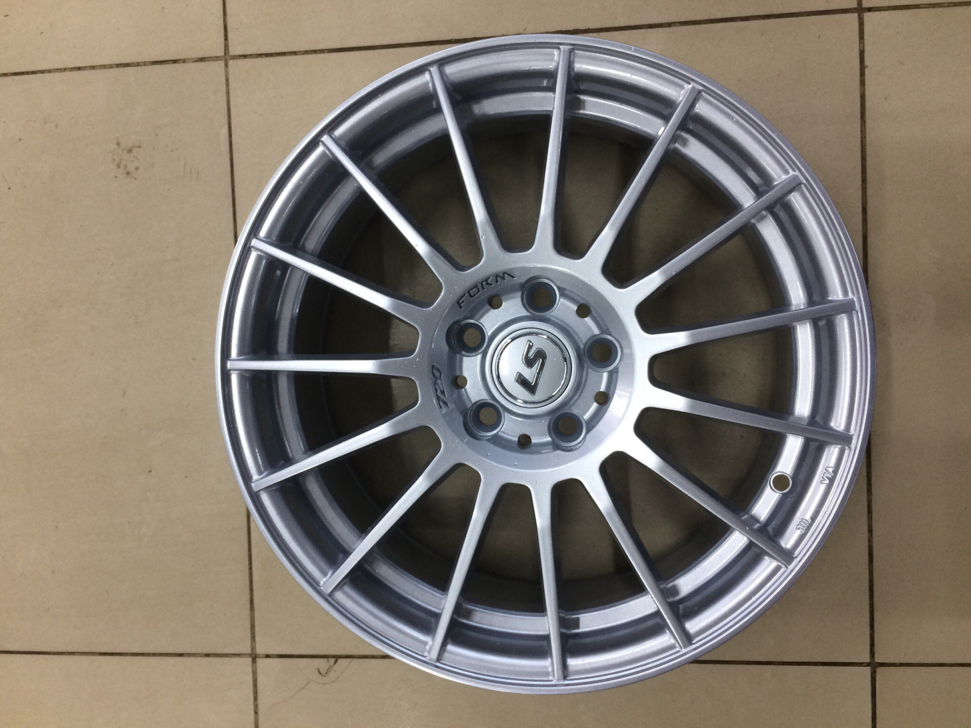 Диски ls. LS FLOWFORMING rc05. Диск LS FLOWFORMING rc05. LS FLOWFORMING rc05 r18. LS Wheels FLOWFORMING rc07.