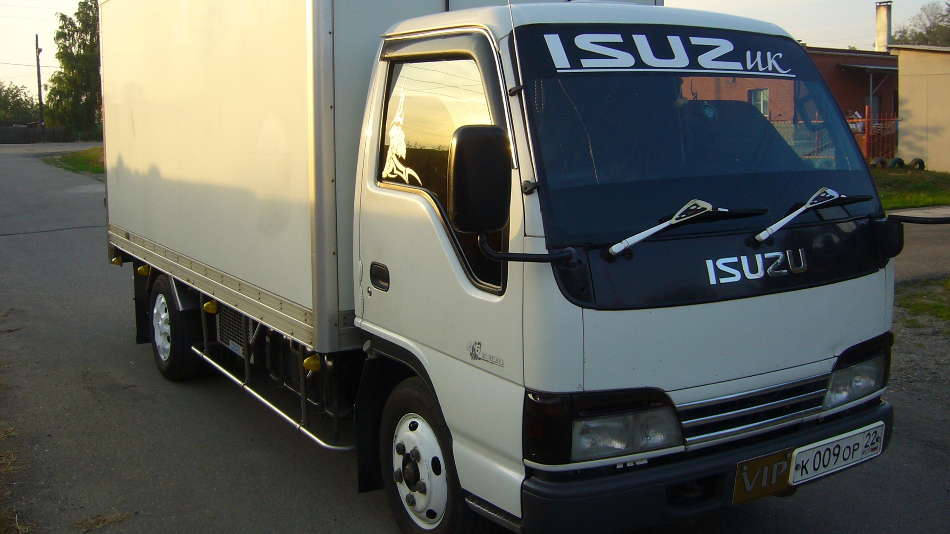 Isuzu elf best sale aluminum van