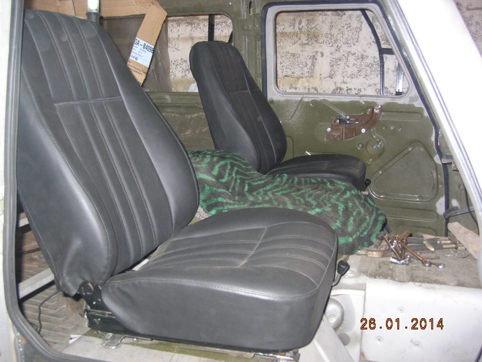 Уаз 39094 салон. Сиденье уаз 452. Демонтаж пассажирского сидения уаз. Уаз буханка 3909. Сиденье уаз буханка.