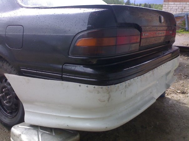 rear bumper - Toyota Carina 15 L 1990