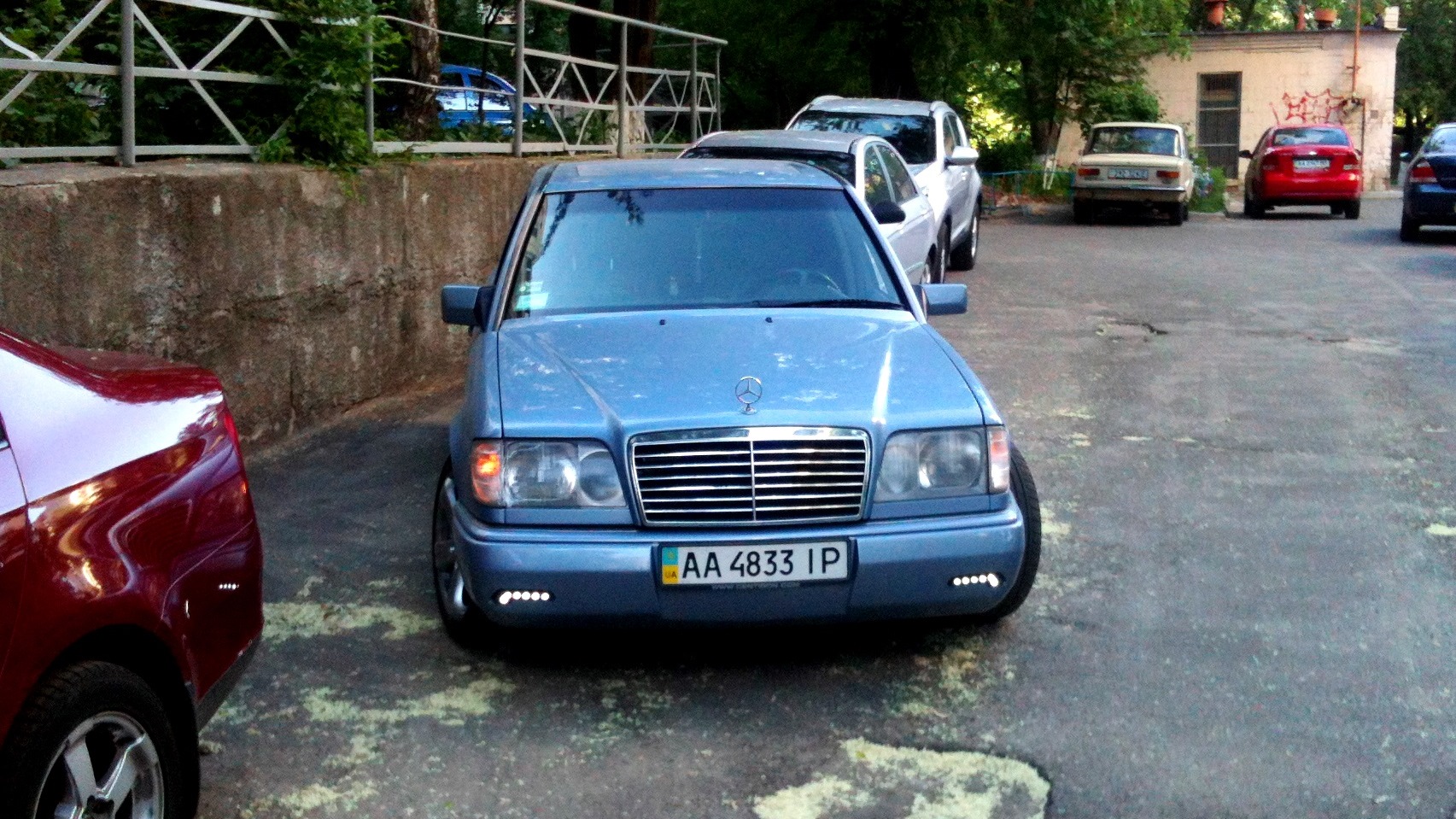 1994 год фото. Мерседес 1994 года автомат. Мерседес 333 старый. W124 1994 штатные сигнализации. Волка 90-х.