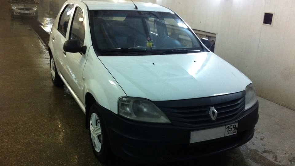 Renault Logan (1G) 1.4 бензиновый 2010 | white car на DRIVE2