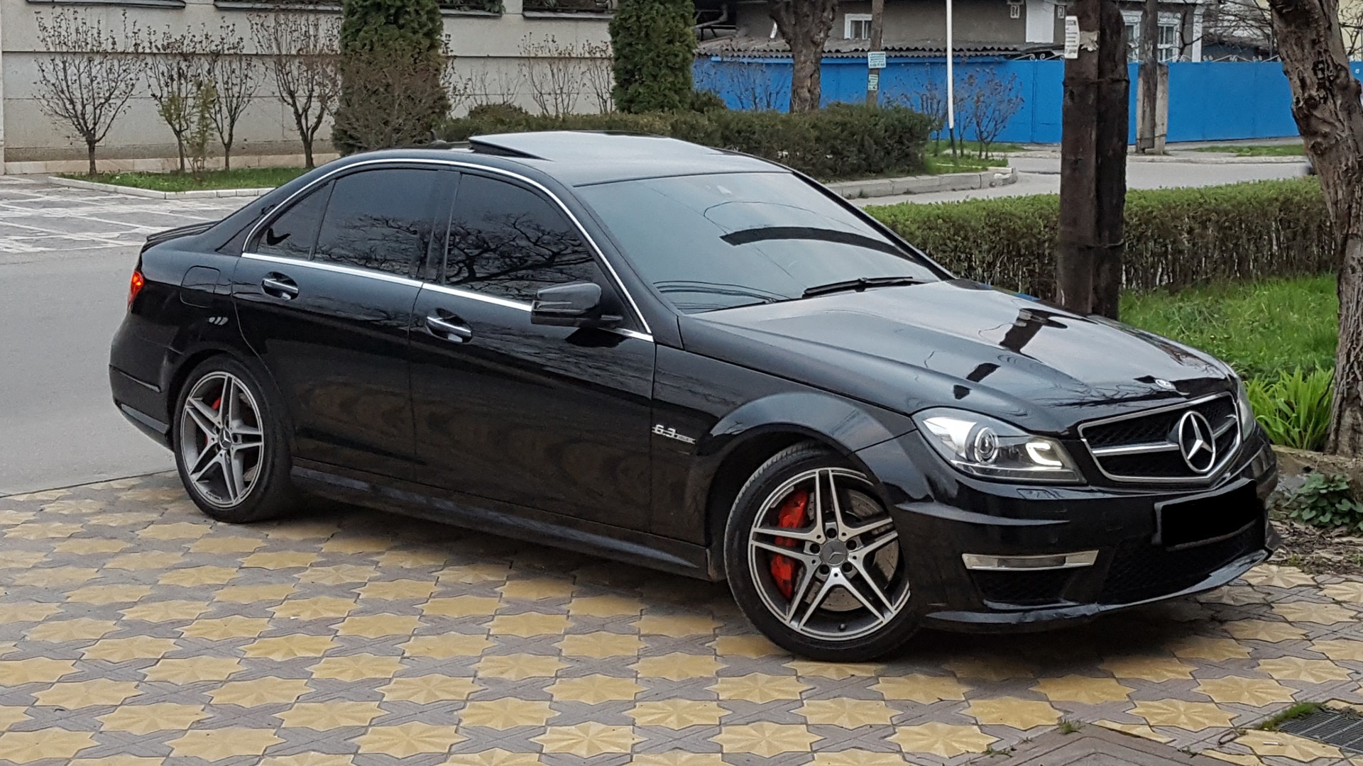 Mercedes c63 чёрный тонированный