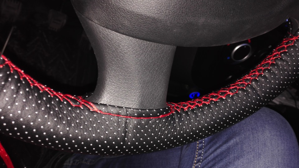 Обшивка руля "красная нить" — Lada Гранта, 1,6 л, 2014 года ...