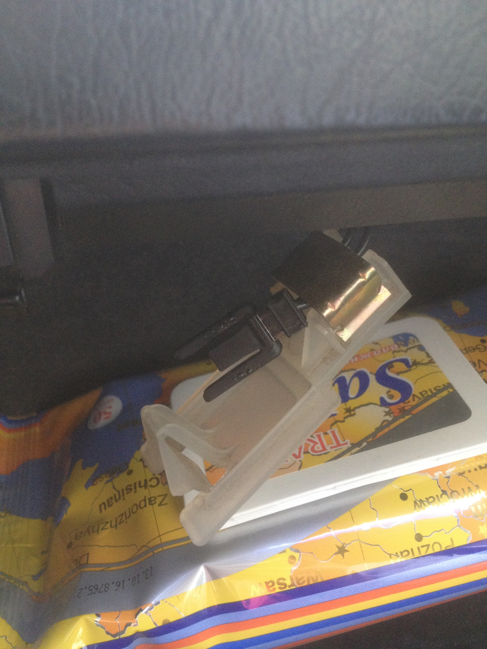 Замена лампочки накаливания на светодиодную панель в плафоне бардачка ...