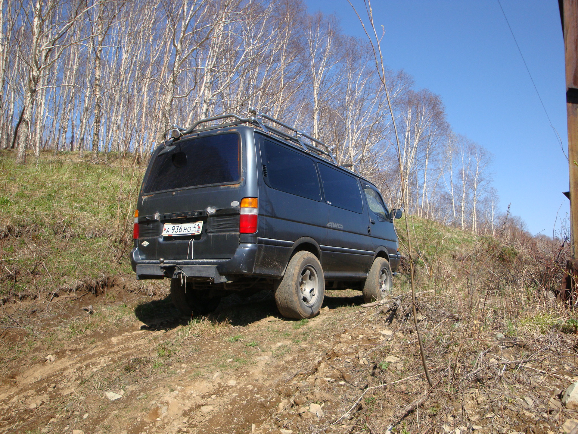 Вырезал арки, протестировал в лесу, почти собрал салон. — Toyota HiAce  (H100), 2,8 л, 1990 года | тюнинг | DRIVE2