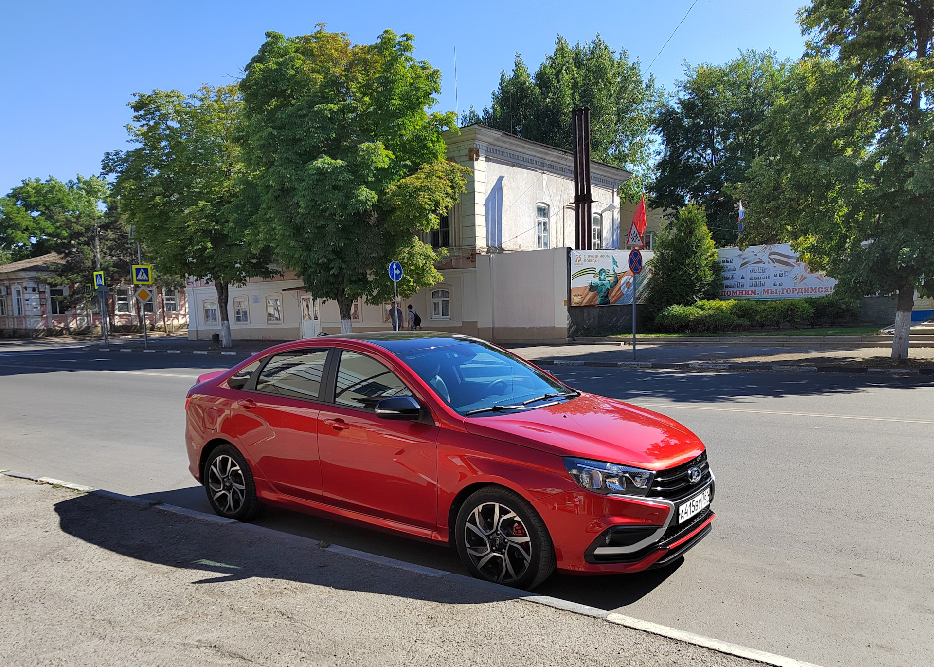 Lada Vesta Sport красная