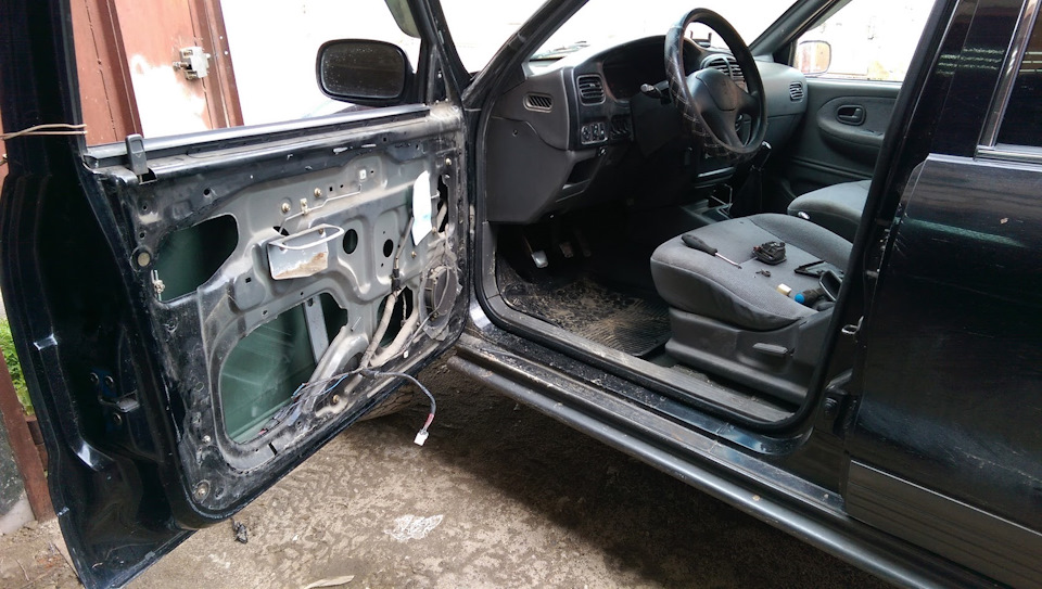 Кнопки стеклоподъемника — KIA Sportage (1G), 2 л, 2002 года | своими ...