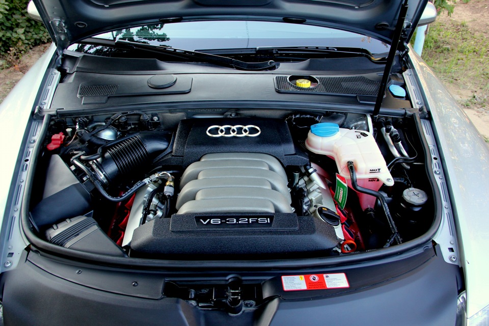 Капот омода. Audi a6 под капотом. Audi a6 c5 под капотом. Audi a6 2010 под капотом. Ауди а3 2008 под капотом.