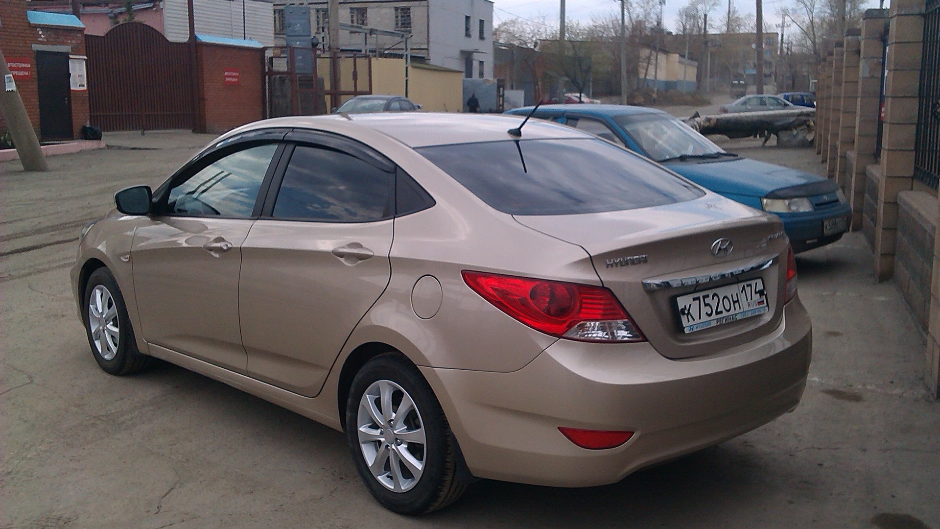 Hyundai Solaris 1.4 бензиновый 2011 | на DRIVE2