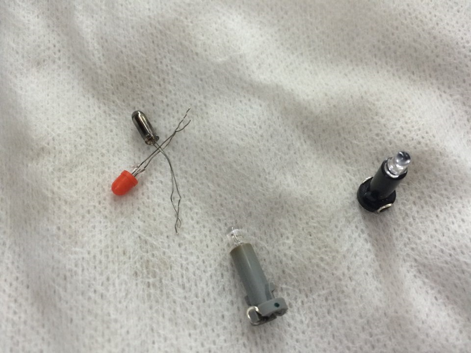 Лампа подсветки кнопок 138588. Лампочка подсветки кнопки 220 вольт. Мазда сх7 лампочки подсветки климата артикул. Лампы подсветки 7. Лампочки подсветки клавиш 24 вольта.