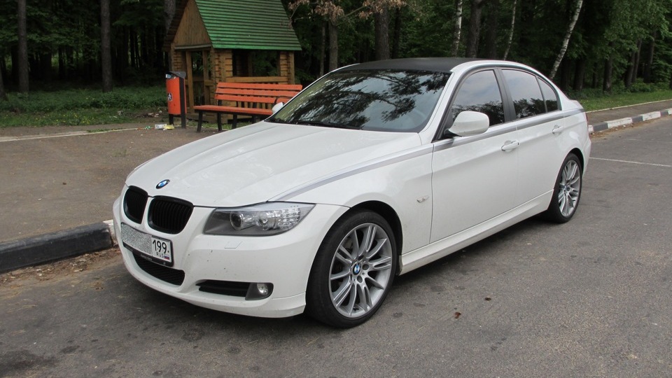 BMW 3 e90 белый с черным