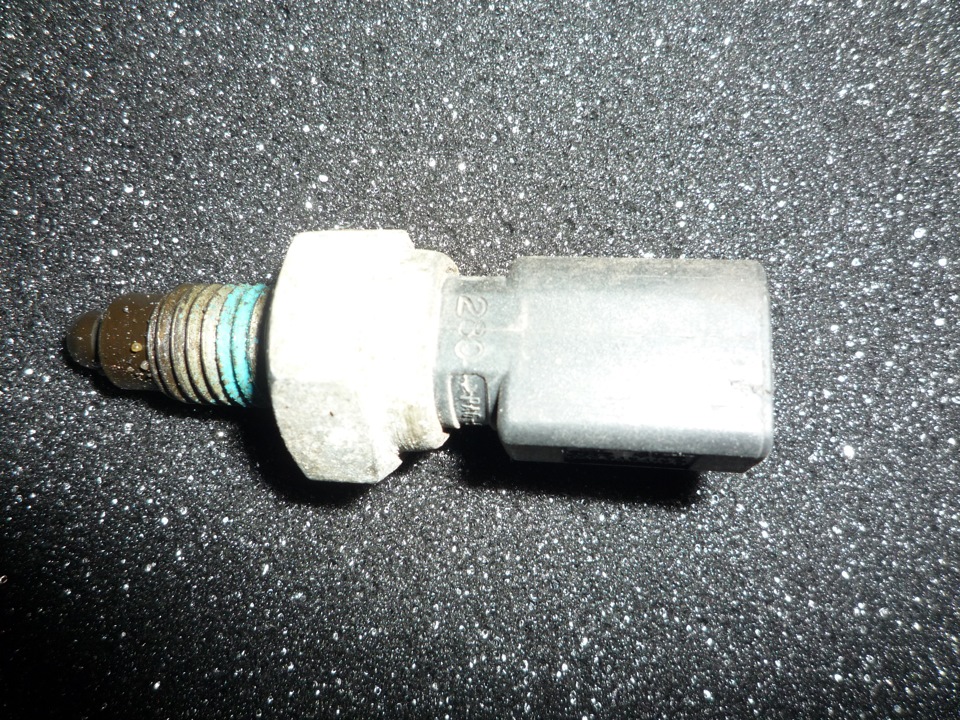 датчик заднего хода гольф 4. фольксваген гольф 4 1. датчик включения заднего хода гольф 4 1. 4 датчик заднего хода. выключатель заднего хода golf 4.