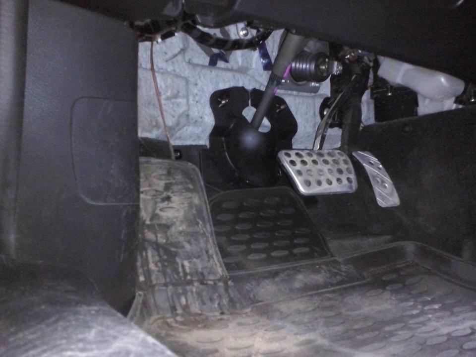 Руль в одну сторону крутится легче чем в другую. 981d29es 960. Руль в одну сторону крутится легче чем в другую фото. Руль в одну сторону крутится легче чем в другую-981d29es 960. картинка Руль в одну сторону крутится легче чем в другую. картинка 981d29es 960. Всем привет. Тут такое дело. Руль влево крутится легко как с завода а вот право крутится труднее. Притом что хоть на месте хоть в движении все равно тяжелее крутится чем влево. Подскажите в чом дело? Где капать? Спасибо Руль в одну сторону крутится легче чем в другую. 981d29es 960. Руль в одну сторону крутится легче чем в другую фото. Руль в одну сторону крутится легче чем в другую-981d29es 960. картинка Руль в одну сторону крутится легче чем в другую. картинка 981d29es 960. Всем привет. Тут такое дело. Руль влево крутится легко как с завода а вот право крутится труднее. Притом что хоть на месте хоть в движении все равно тяжелее крутится чем влево. Подскажите в чом дело? Где капать? Спасибо