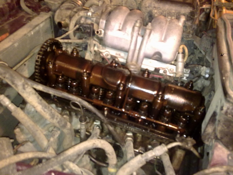 У них было время после работы и они поехали в гараж переобуть колеса ...