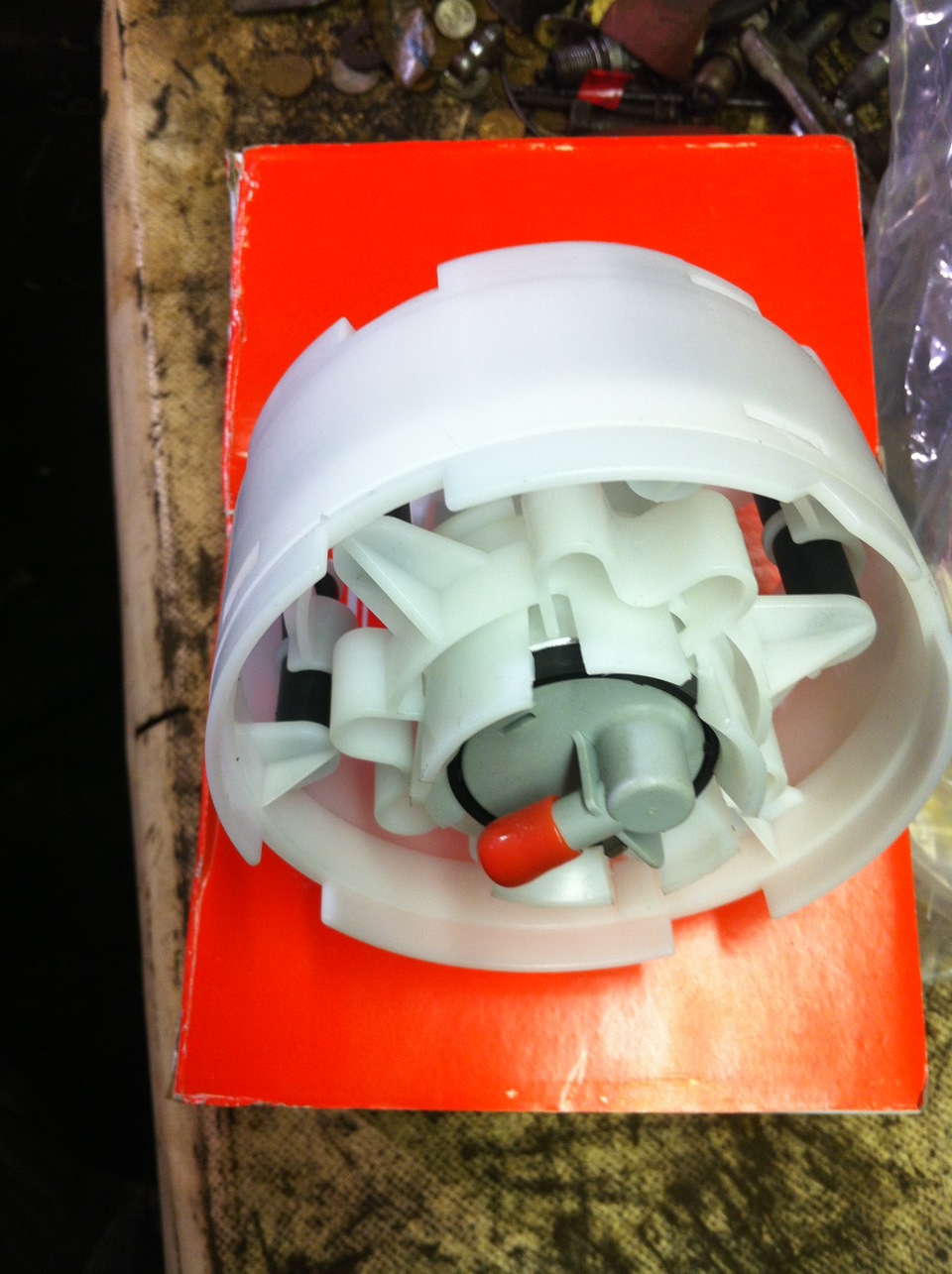 Сгорел бензонасос, внеплановая замена — Audi A6 (C5), 2,4 л, 1997 года ...