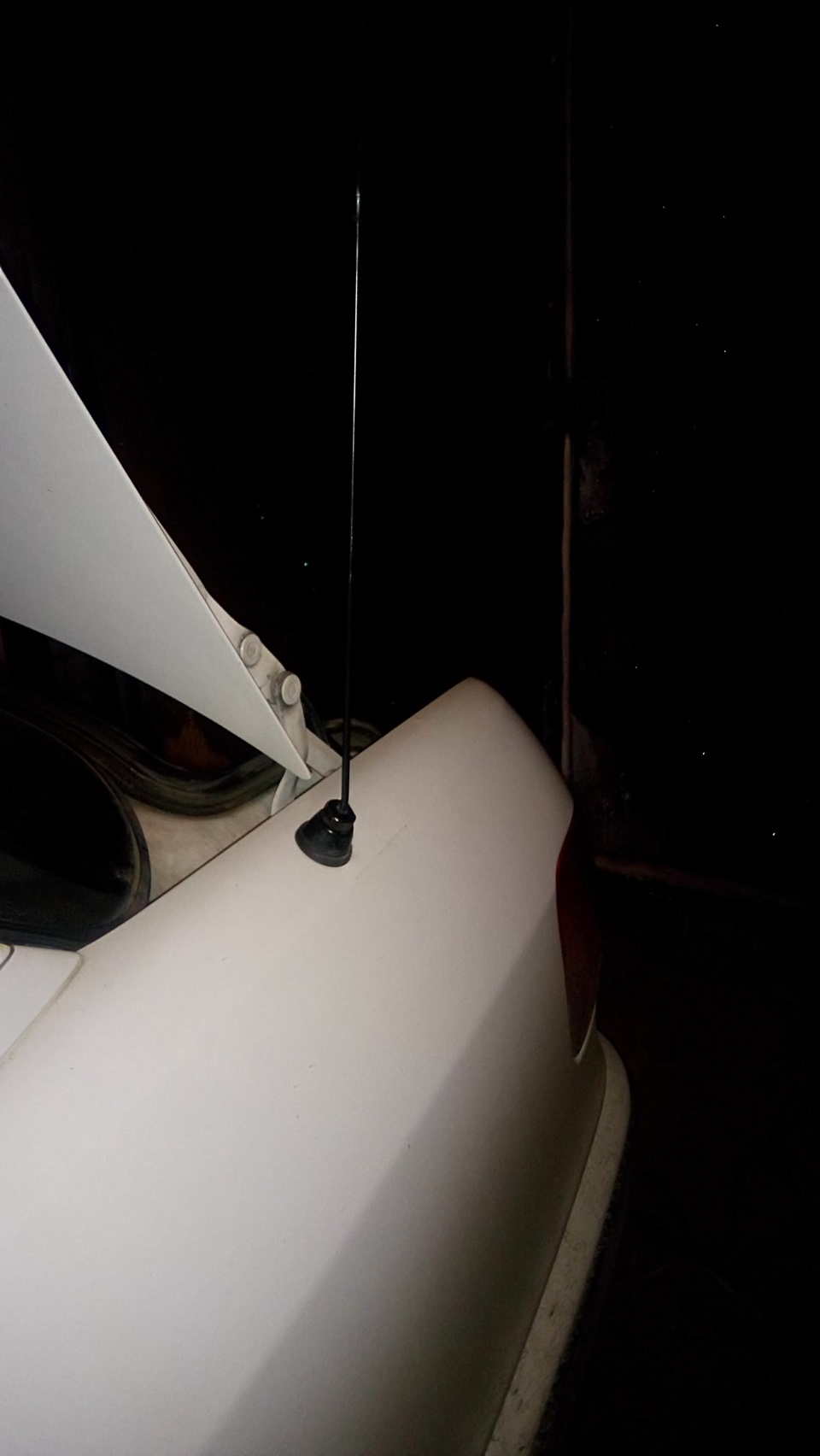 Вопрос по штатной антенне с усилителем? — DRIVE2