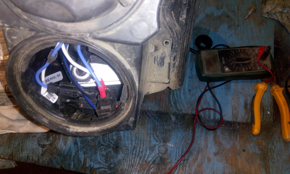 Соединяем все провода. — Cadillac CTS (1G)