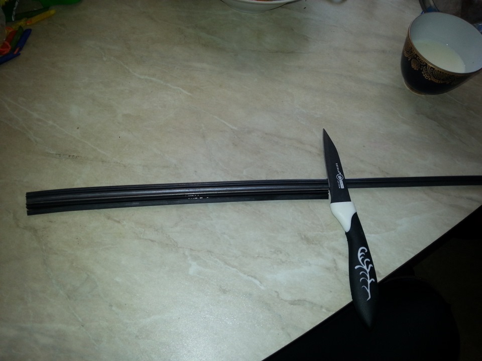 Замена резинки заднего дворника — Peugeot 308 (1G), 1,6 л, 2008 года ...