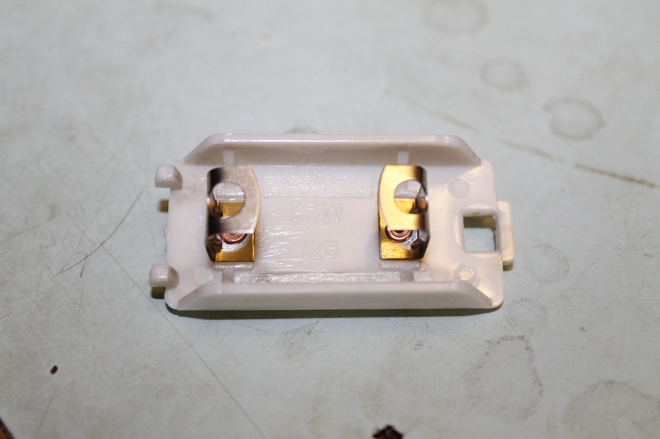 замена лампочки в бардачке — Москвич 2141, 1,7 л, 1995 года ...