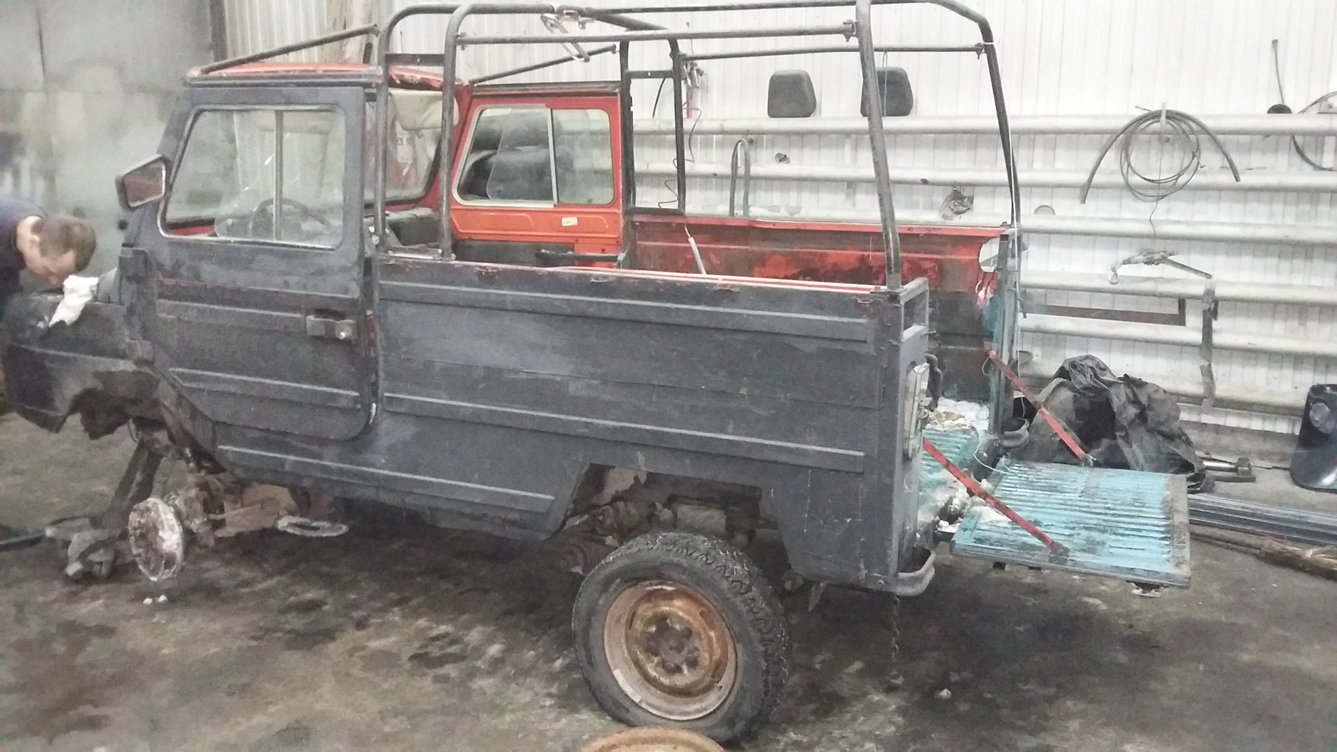Подвернулся ЛУАЗ, вчера купили решили поставить на гусянки .У кого есть ...