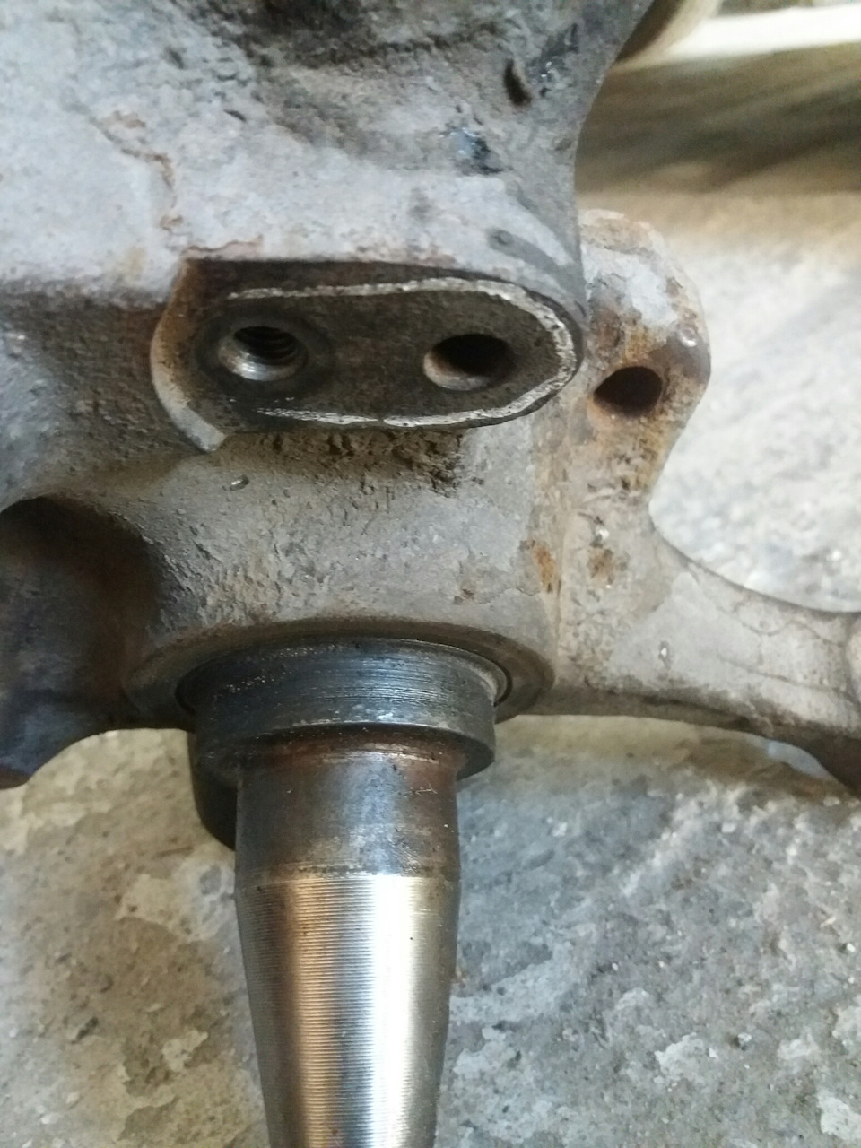 Замена поворотного кулака (цапфы) — Ford Transit (5G), 2,5 л, 1999 года ...