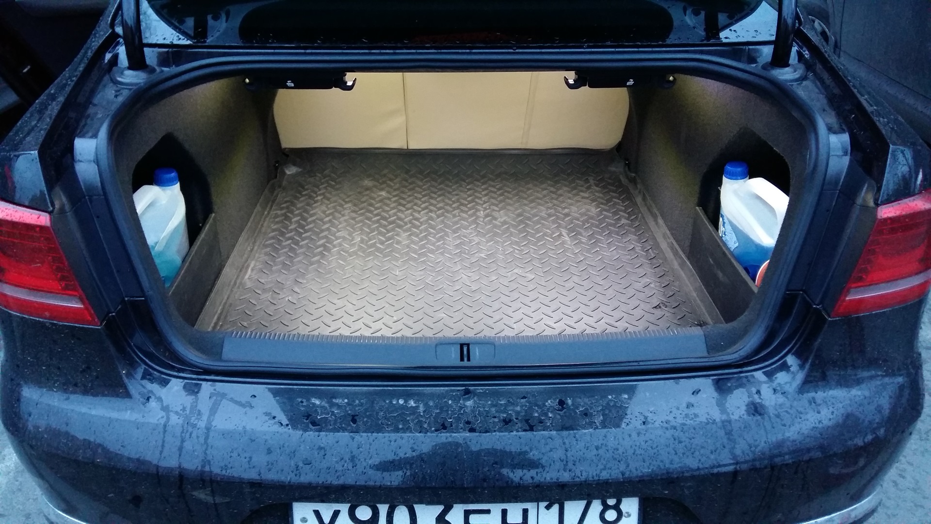 Фольксваген поло 2019 багажник. Багажник фольксваген поло седан 2012. Багажник фольксваген. Passat b6 variant багажник. Volkswagen touareg 2020 багажник.