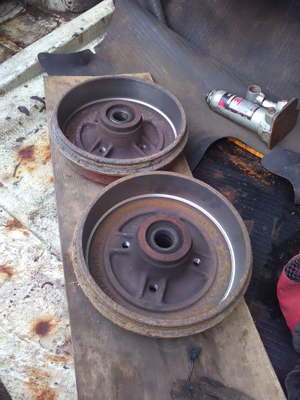 Проточка барабанов, или гаражный токарь Володя… — Renault Logan (1G), 1 ...