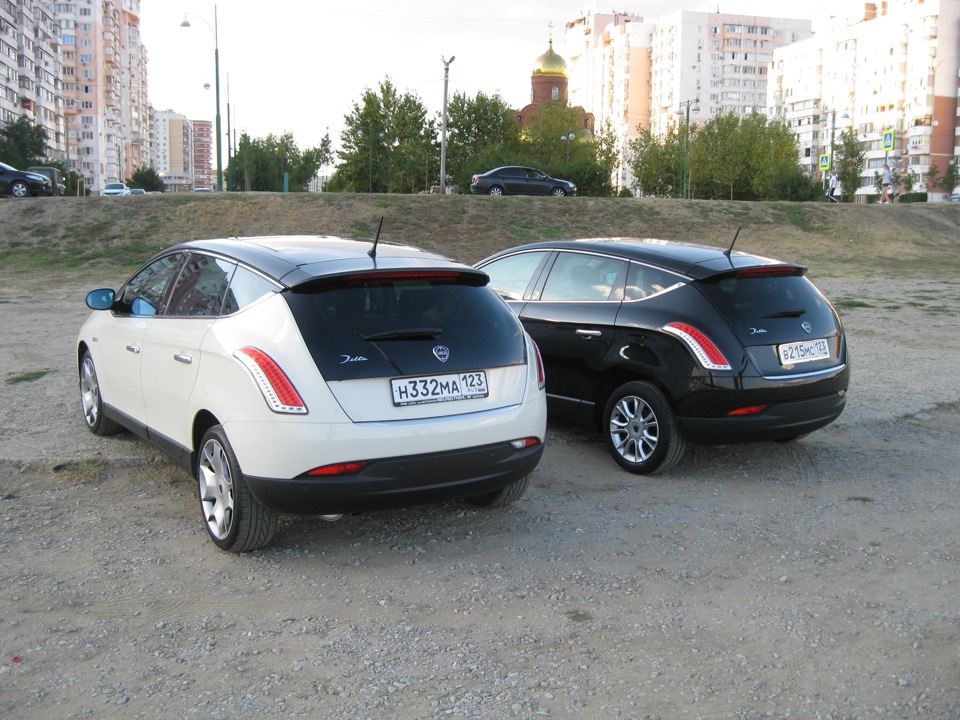 Дельта 3 есть. Lancia Delta из ангелы и демоны. Лянча из фильма ангелы и демоны. Автомобили из фильма ангелы и демоны. Lancia из ангелы и демоны.