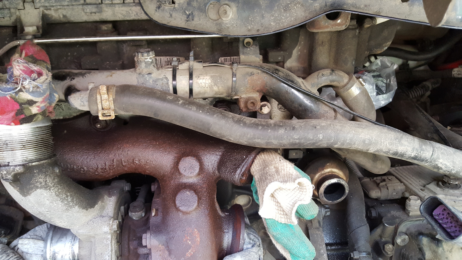 Клапан выпускного коллектора мазда 3 течет антифриз. Антифриз впускном коллекторе ваз 2114. Ваз 2109 антифриз из коллектора. Заглушки подогрева коллектора ваз 2114. Suzuki grand vitara с блока антифриз.