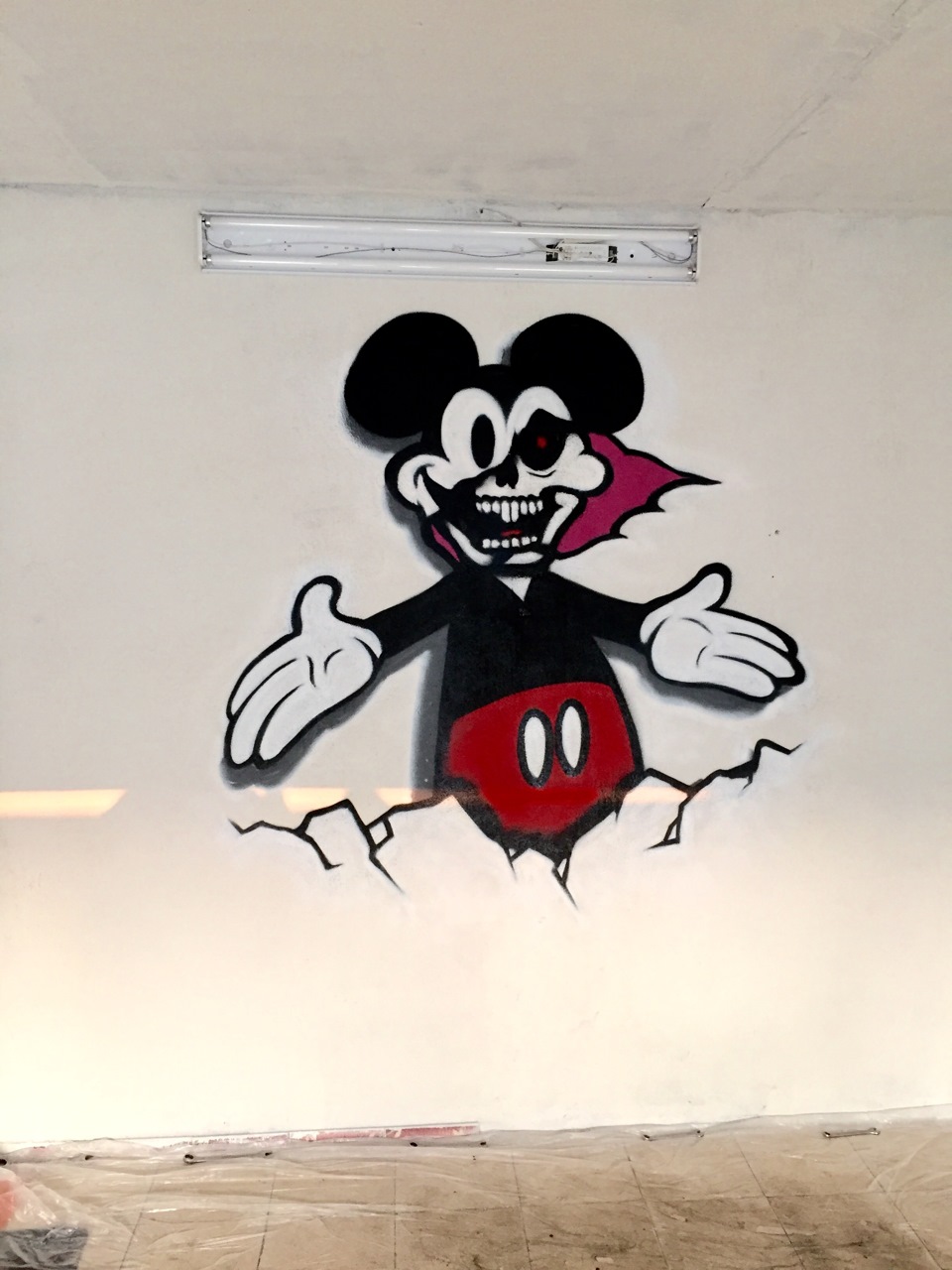 Graffiti или оформление гаража от mzae в стиле evil Mickey — DRIVE2