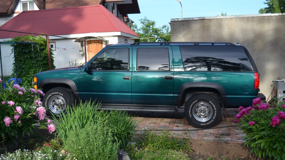 Chevrolet Suburban GREEN TRUCK