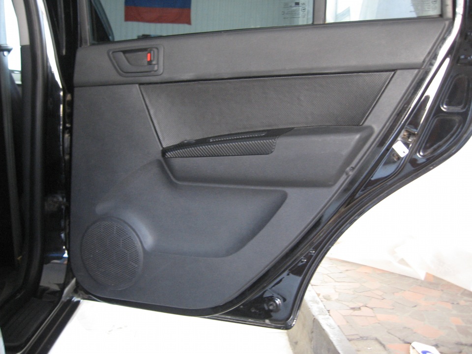 Шумка дверей гетц. Задняя дверь гетц. Обшивки хендай гетц. Как снять двери гетц. Hyundai getz установка актуатора видео.