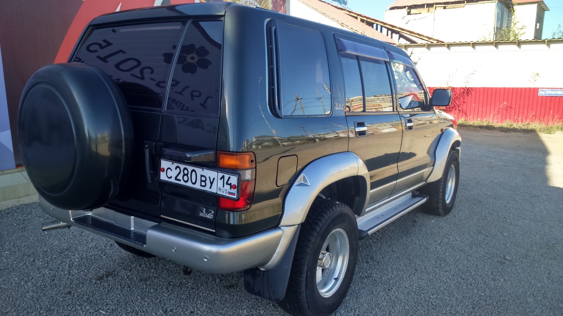 Исузу бигхорн 1998. Исузу бигхорн 2002. Isuzu bighorn 1996. Двери бигхорн. Исузу бигхорн 1995.