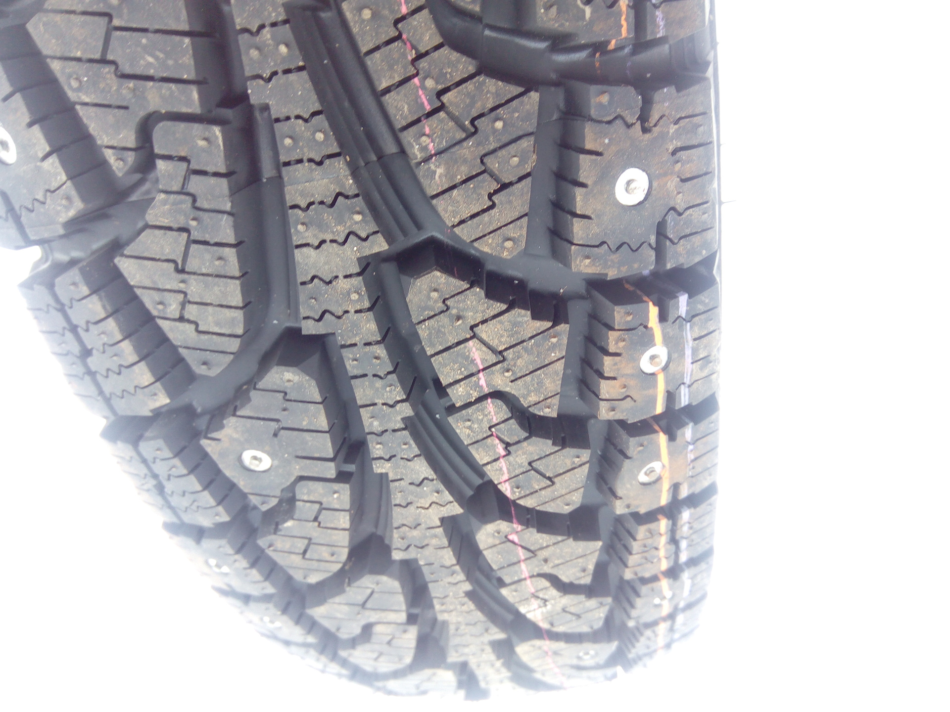 Ханкук 11. Ханкук рв11. Hankook Dynamic 4x4 205/70 r15. Sunfull Tires 300s6002 ￼ ￼ SF-w07 шина зимняя шипованная коммерческая 185/75r16 104r. Kc11 шина зимняя шипованная коммерческая 205/70r15 106q.
