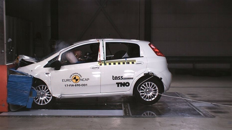 Машина для первого раза. Фиат Пунто краш тест. Euro NCAP краш тест. Краш-тест Fiat Albea. Euro NCAP Fiat punto 2017.