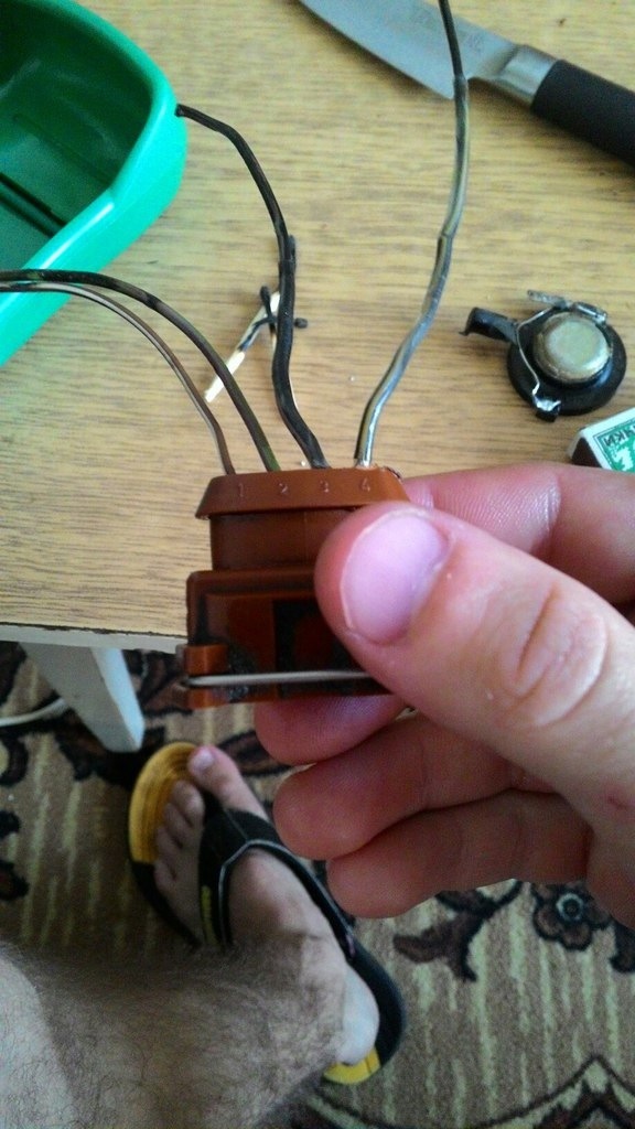 Фишка на форсунку — Volkswagen Passat B3, 1,8 л, 1992 года ...