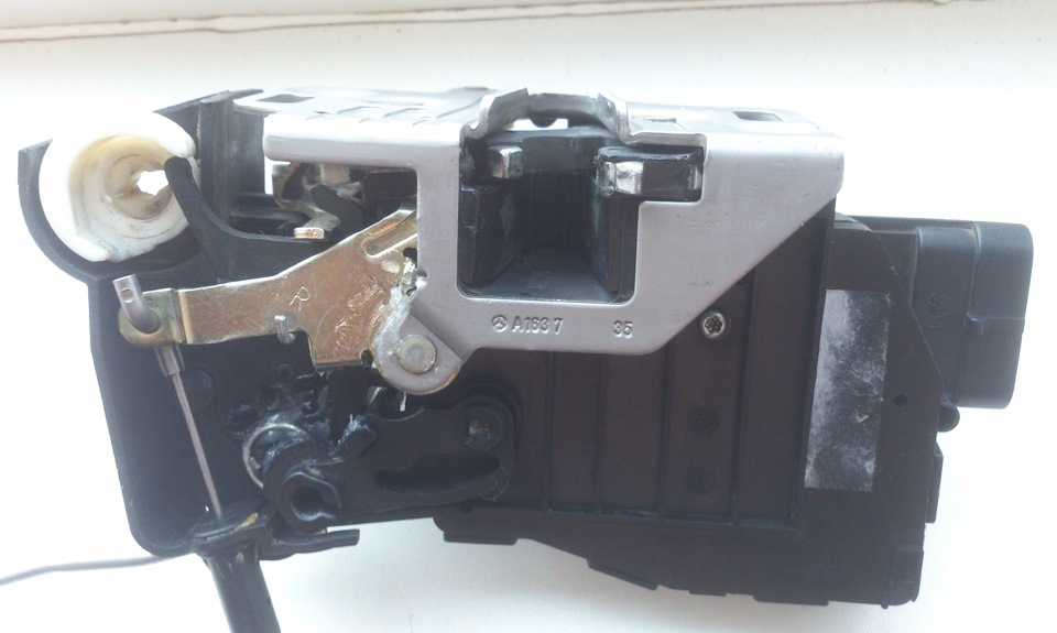 Замок двери - Mercedes-Benz M-Class (W163), 3,2 л, 1998 года поломка DRIVE2