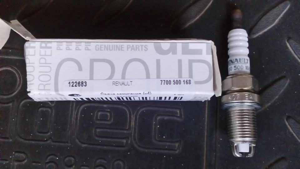 Свечи рено сандеро. Renault 7700500155. Свечи Renault 7700500168. Зазор свечи зажигания 7700500168. 7700500168 Или 7700500155.